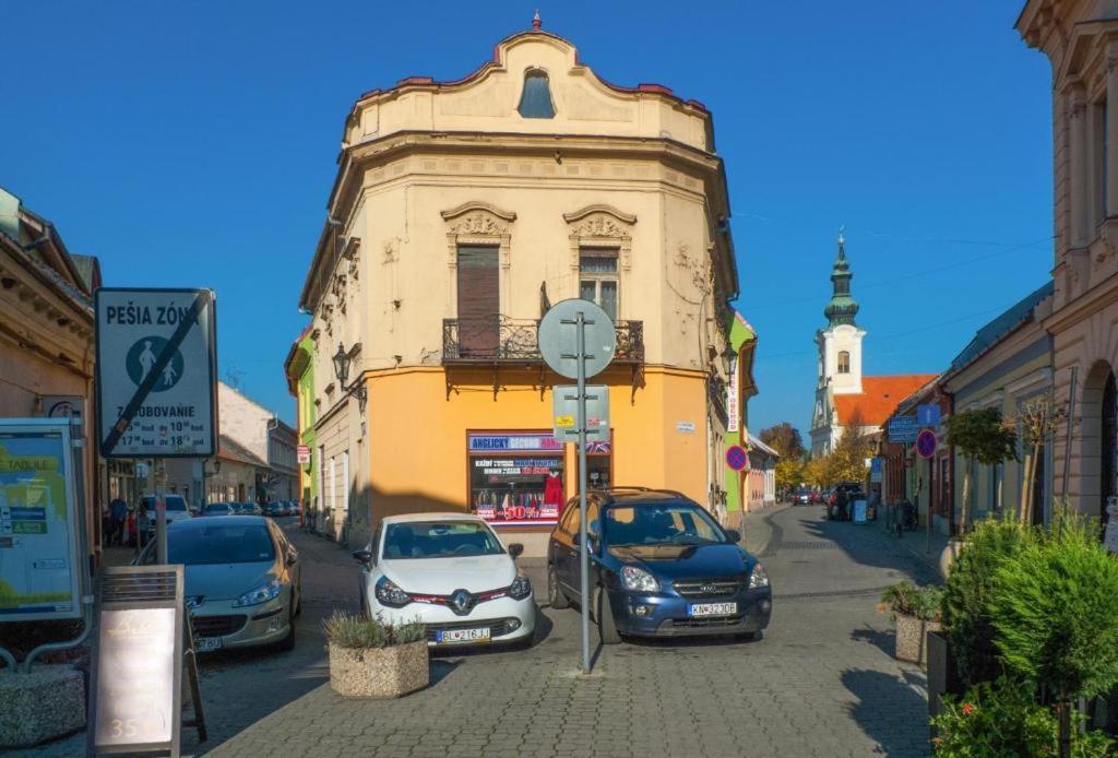 Komárno Apartman Zara מראה חיצוני תמונה